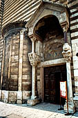 Duomo di Verona - Protiro laterale. 